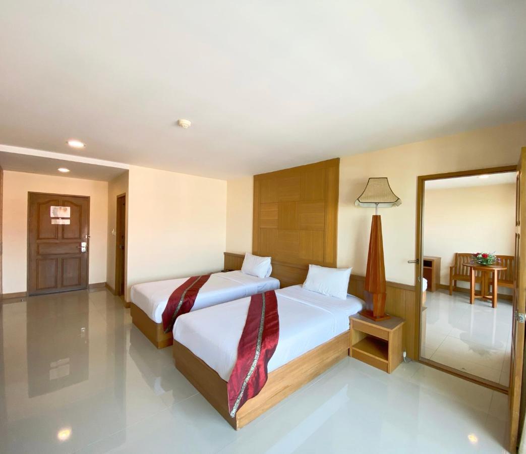 Metro Point Bangkok Hotel Exterior photo