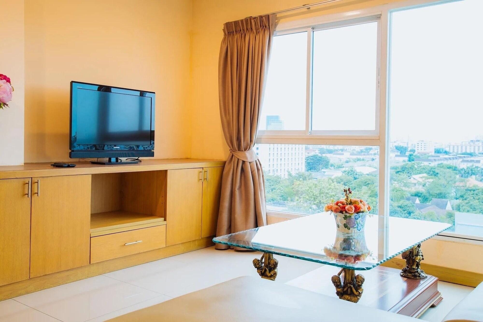 Metro Point Bangkok Hotel Exterior photo