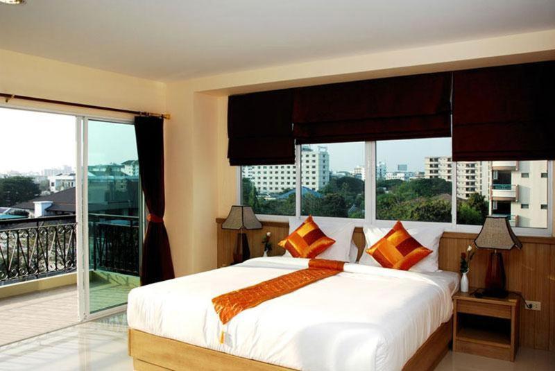 Metro Point Bangkok Hotel Room photo