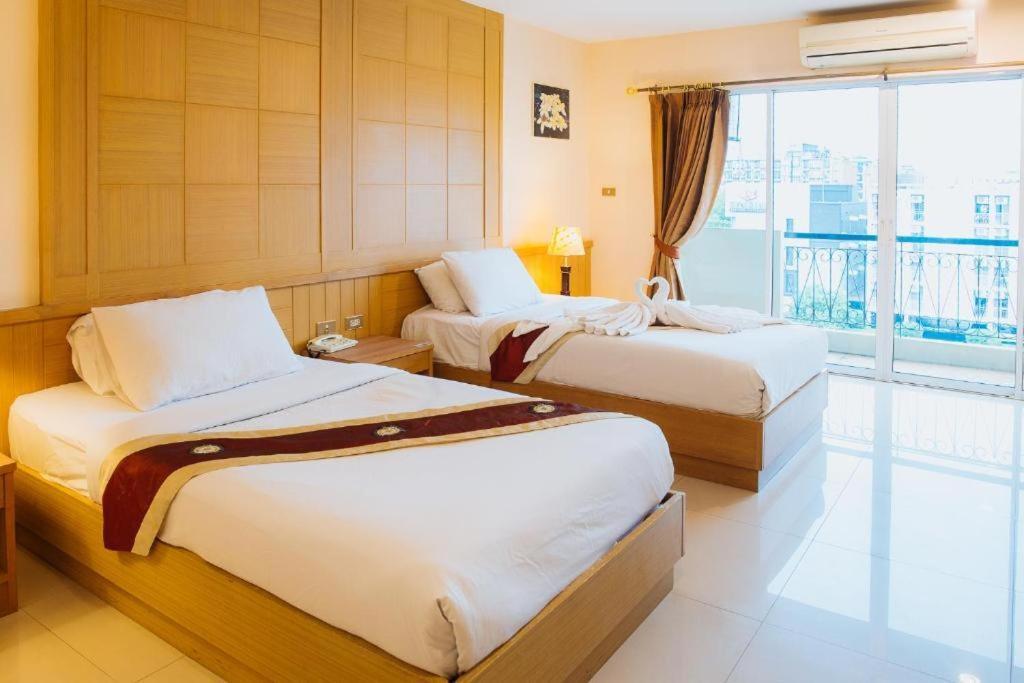 Metro Point Bangkok Hotel Exterior photo