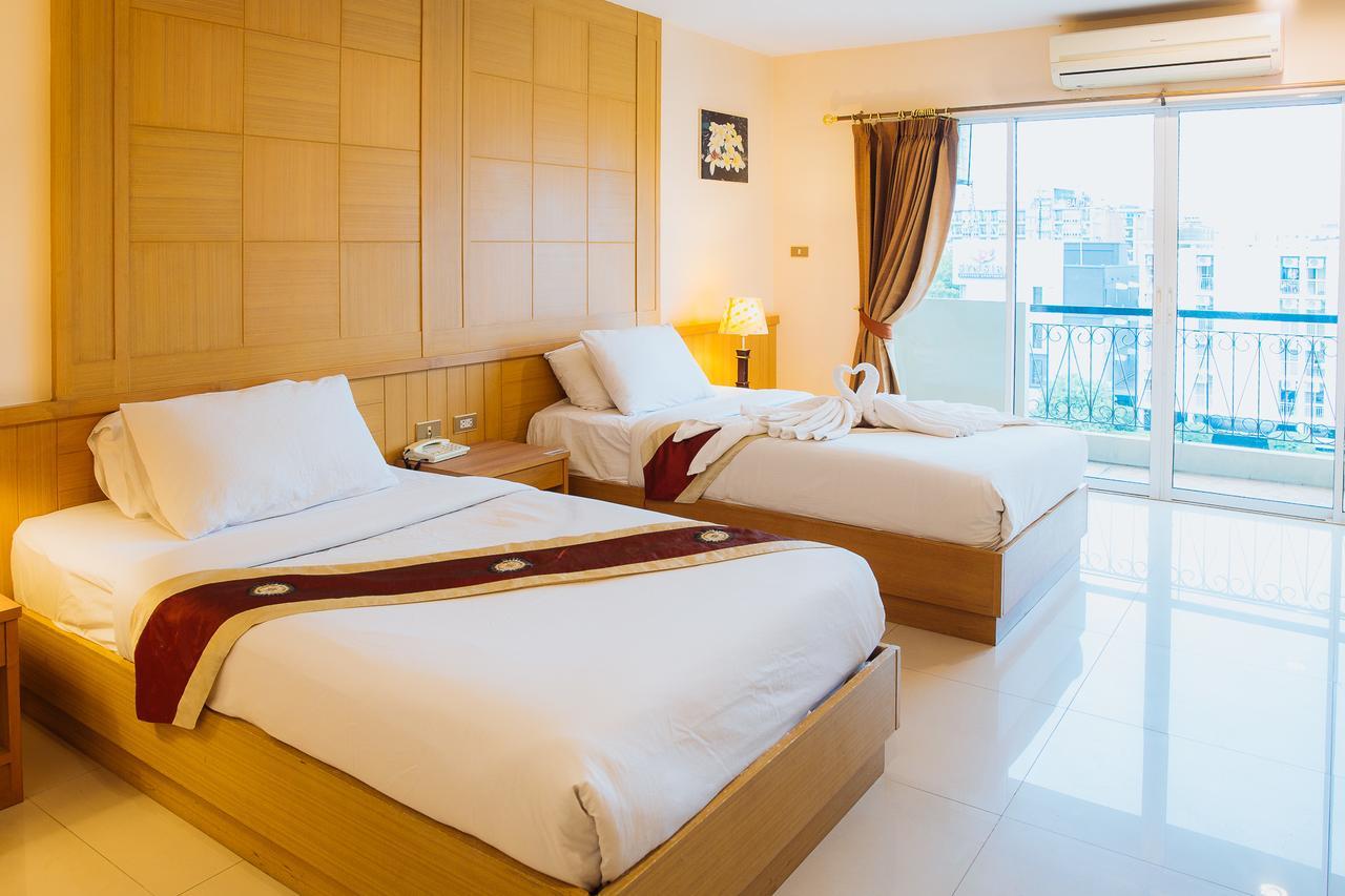 Metro Point Bangkok Hotel Exterior photo